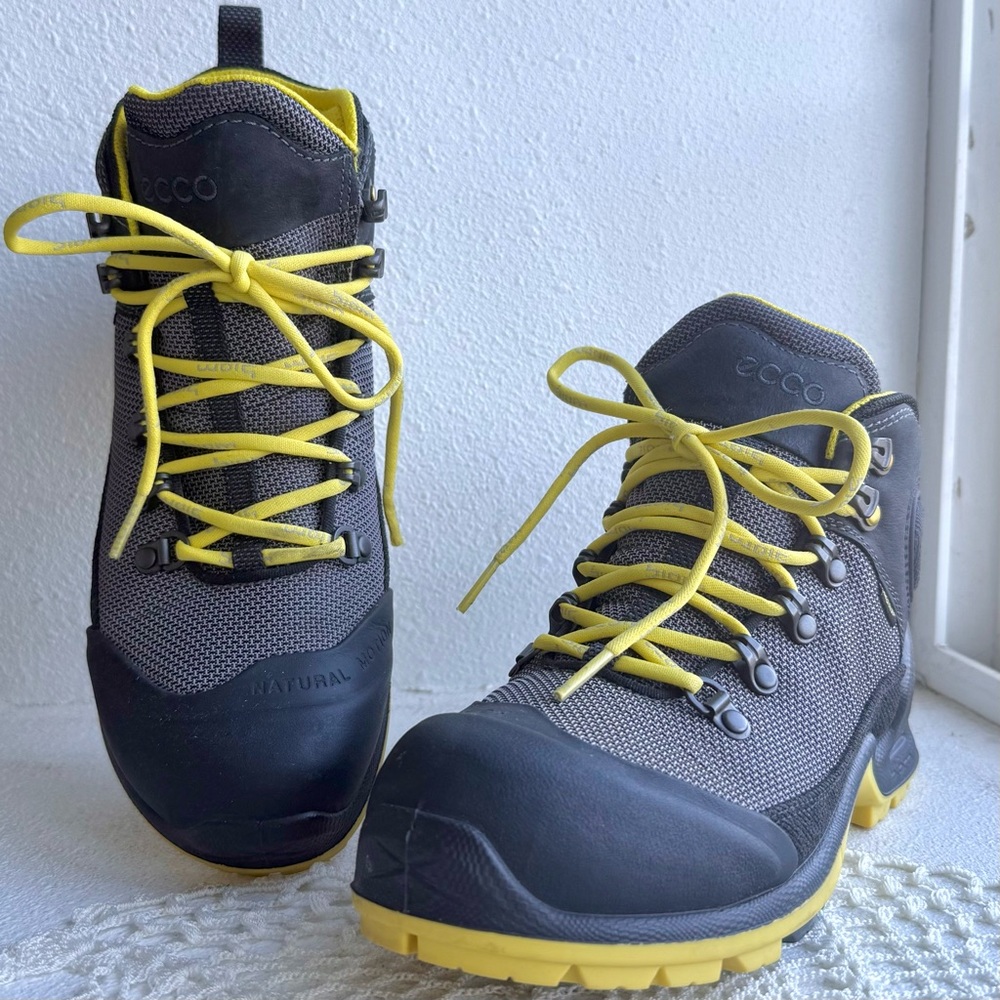 ECCO Biom Gore-Tex Hiking Boots Size 39 Black Yellow Waterproof Trail